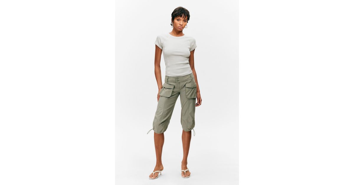 Monki 05913267 Monki Ultra-Low Rise Cargo Capri Trousers in Green | Lyst UK