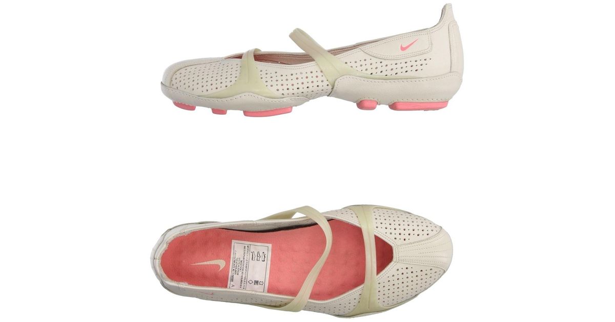 Nike Leather Ballet Flats in Beige (Natural) Lyst