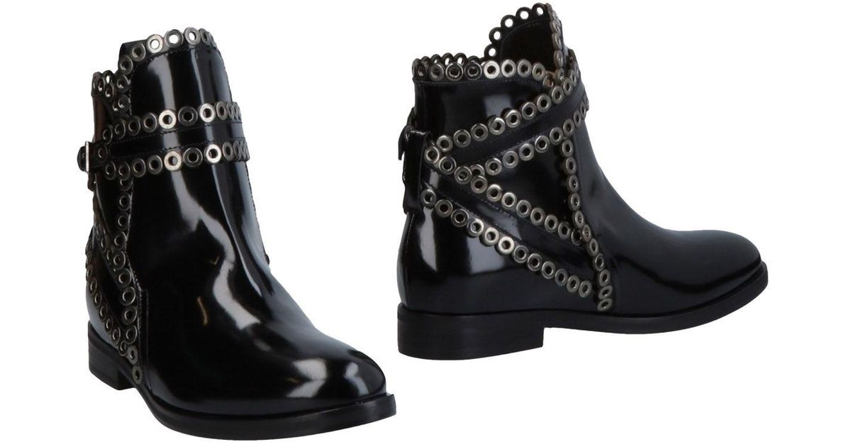 alaia boots sale