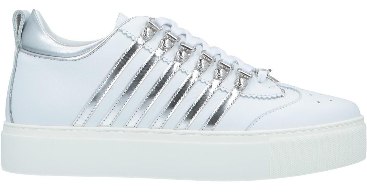 c116 low top sneaker