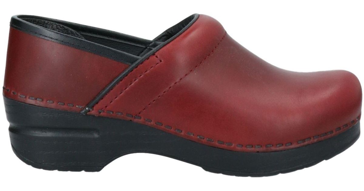 red dansko clogs