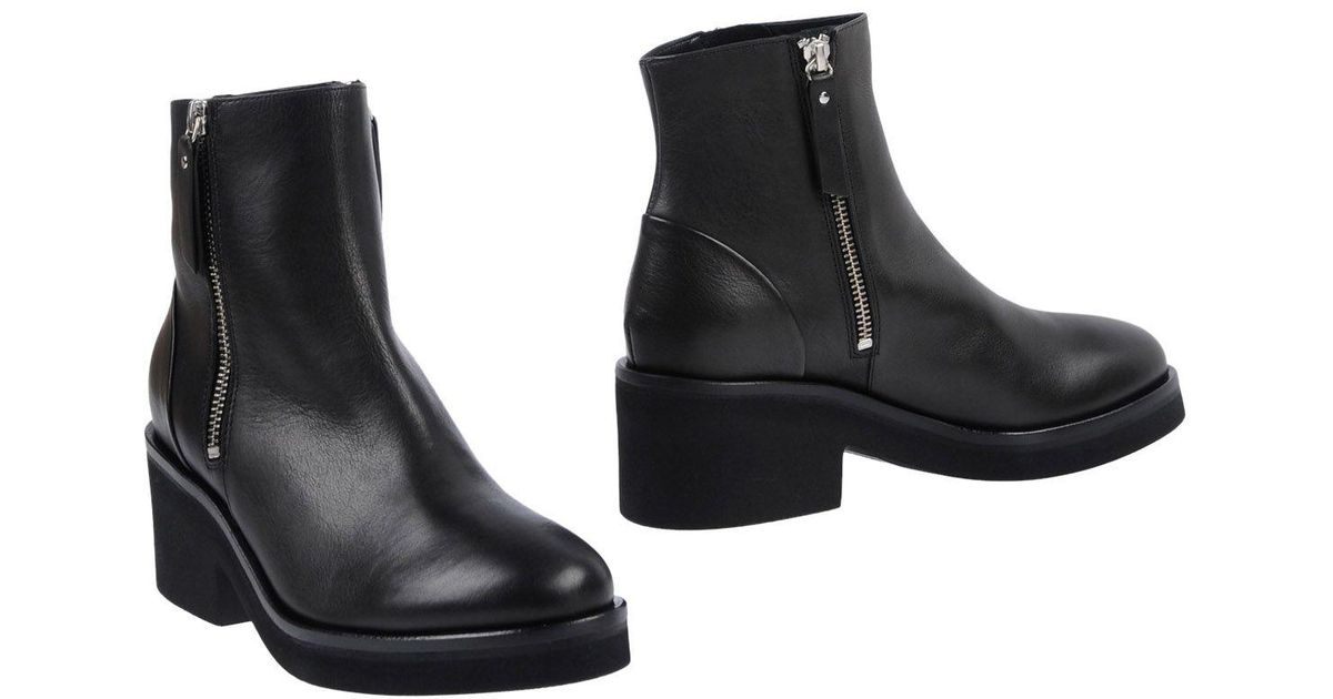 Vic Matié Leather Ankle Boots in Black - Lyst