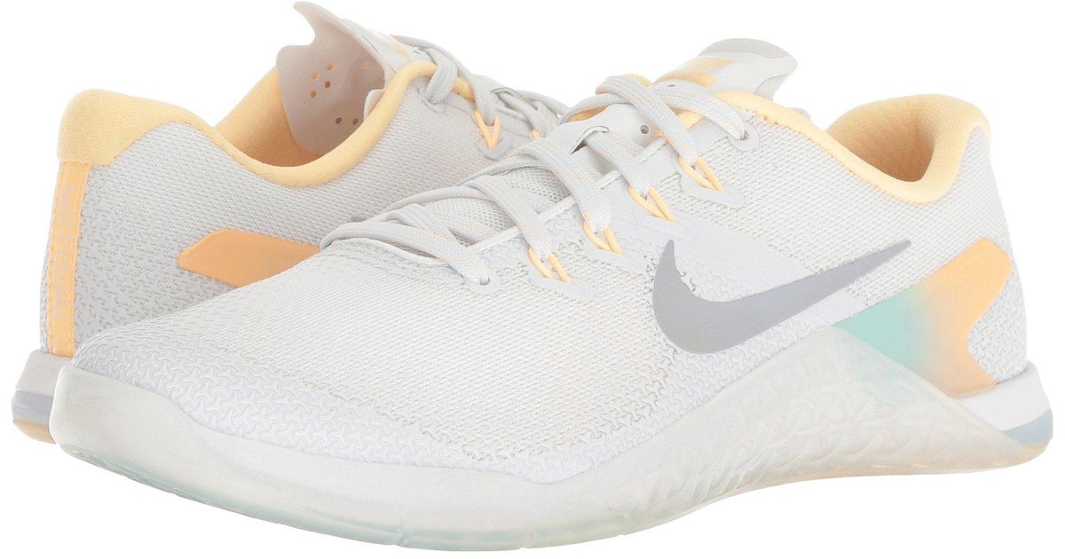 Nike Synthetic Metcon 4 Rise in White 