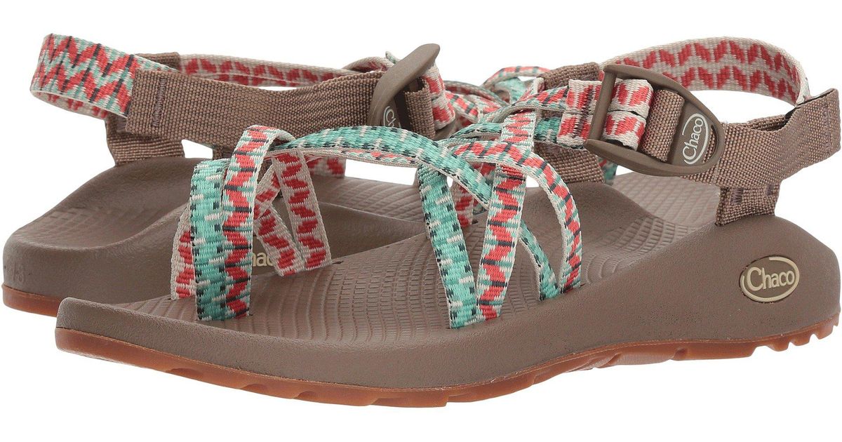 creed golden chacos