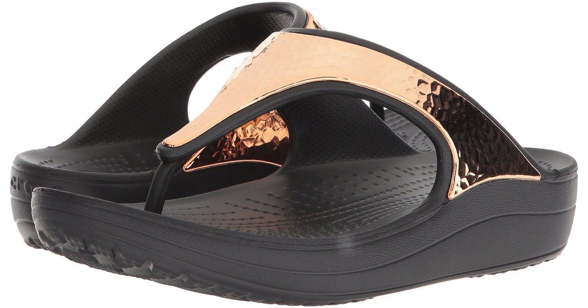 crocs sloane hammered metallic flip