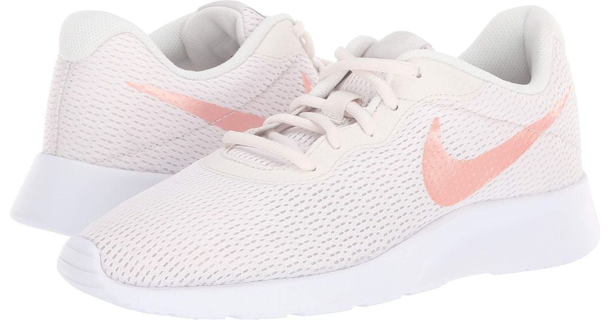 nike tanjun women's athletic shoes black red bronze