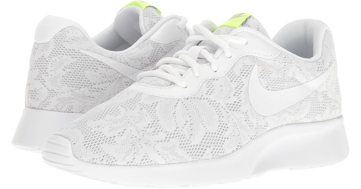 nike tanjun eng black