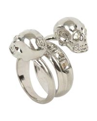 Alexander McQueen | Metallic Silverwhite Crystal Twin Skull Ring | Lyst