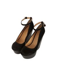 black platform court