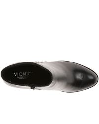black vionic boots