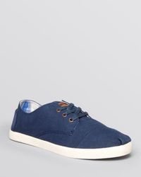 toms tie up shoes