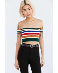 Construction terms strip footing Swinging noise from her shoulder