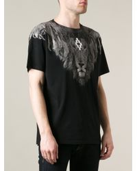 Fremtrædende Rudyard Kipling Stevenson Marcelo Burlon Lion Print Tshirt in Black for Men - Lyst