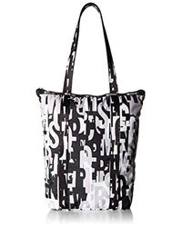 abstract daily tote