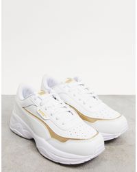 Zapatillas deportivas blancas y doradas con suela gruesa cilia PUMA de  color Blanco | Lyst