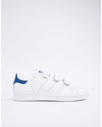 adidas originals stan smith velcro trainers in white and blue