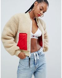 Tommy Hilfiger Denim Omkeerbare Bomberjack Met Borg in het Rood - Lyst