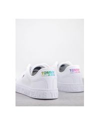 logo flatform trainers