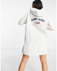 Vestito felpa con cappuccio a maniche corte di Tommy Hilfiger in Grigio |  Lyst
