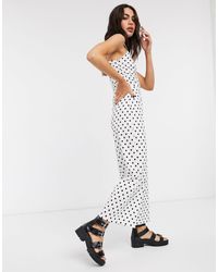 Tuta jumpsuit bianca a pois con spalline sottili e arricciatura sul davanti  di Bershka in Bianco | Lyst