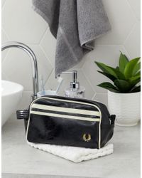 Fred Perry Leather Classic Wash Bag In Black for Men | Lyst