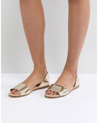 closed heel flat sandals