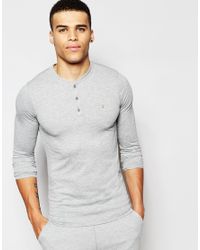 henley shirt muscle