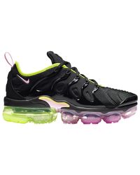 womens pink vapormax plus