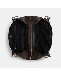 hallie shoulder bolsa in signature canvas red