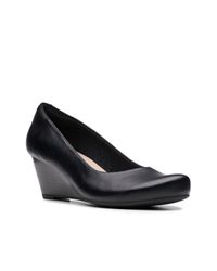 flores petra wedge pump