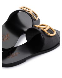 Valentino Garavani Leer Slippers Met Vlogo in het Zwart - Lyst