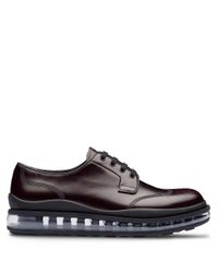 Prada Leer Derby Schoenen Met Doorzichtige Zool in het Rood voor heren -  Lyst