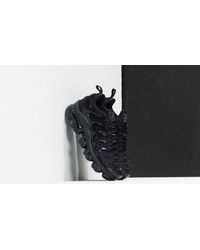vapormax plus black dark grey
