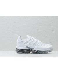 wolf grey air vapormax plus