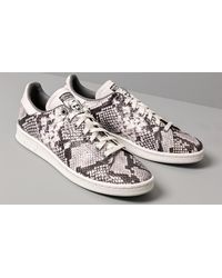 stan smith grey four