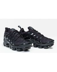 nike air vapormax plus black and grey