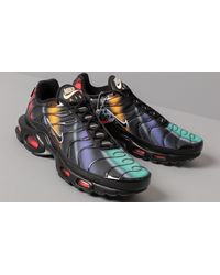 black/flash crimson/kinetic green air max