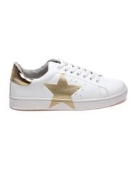 white shoes star