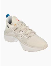 nike signal dmsx white