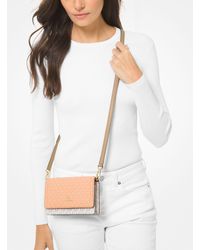 jet set medium printed logo smartphone crossbody bolsa