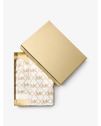 Set Con Sciarpa E Cappello Con Logo Effetto MetallizzatoMichael Kors in  Materiale sintetico di colore Neutro | Lyst