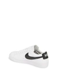 blazer low essential sneaker nike