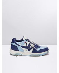 SNEAKERS OUT OF OFFICE \