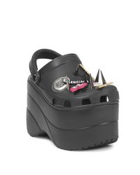black spiked crocs
