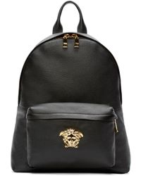 hiking daypack with hydration