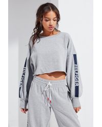 tommy hilfiger uo exclusive logo tape cropped sweatshirt