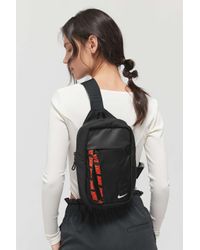 nike essentials sling pack