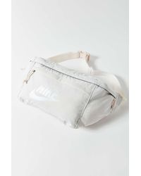 nike tech sling
