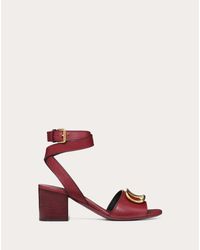 Valentino Garavani sandalias de vaqueta graneada con accesorio vlogo 60mm  Valentino de Cuero de color Rojo | Lyst