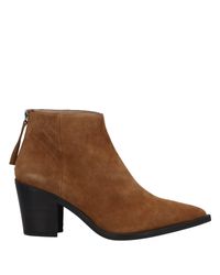 unisa chelsea boots